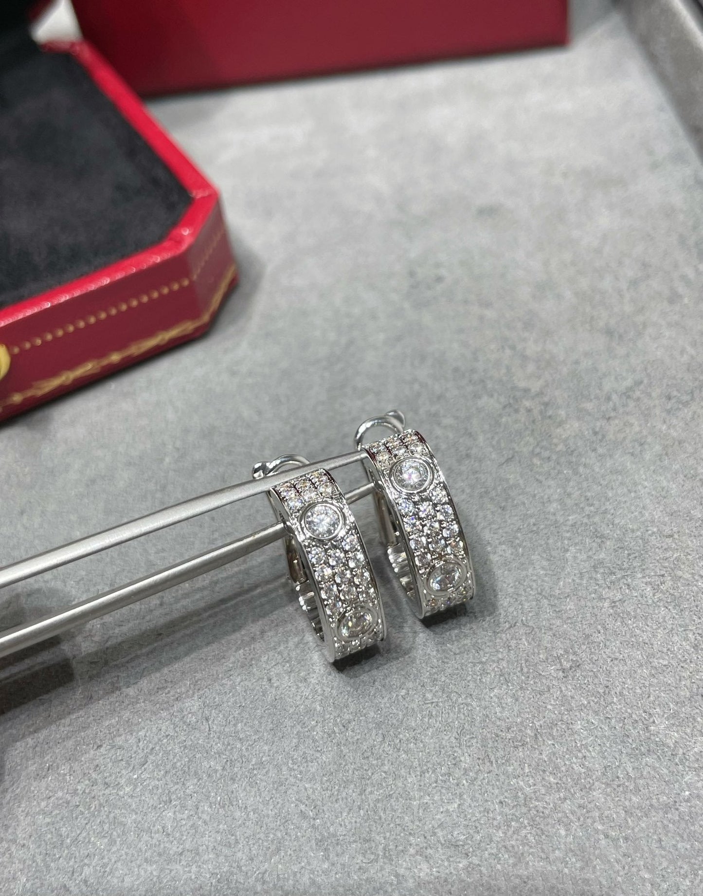 [⭐Luxery]LOVE 5.5MM DIAMOND PAVED EARRINGS