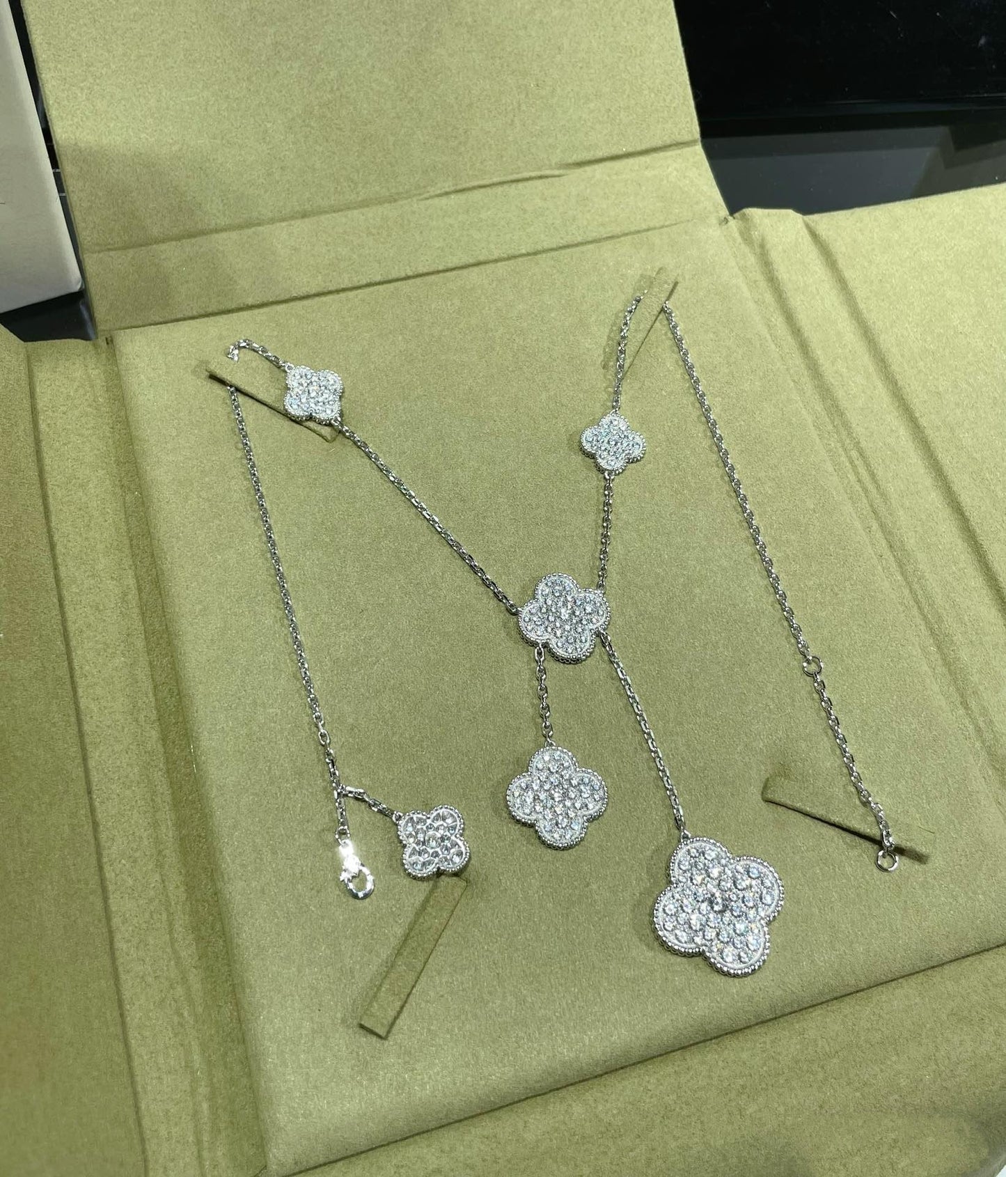 [⭐Luxery]CLOVER 6 MOTIF DIAMOND PAVED NECKLACE