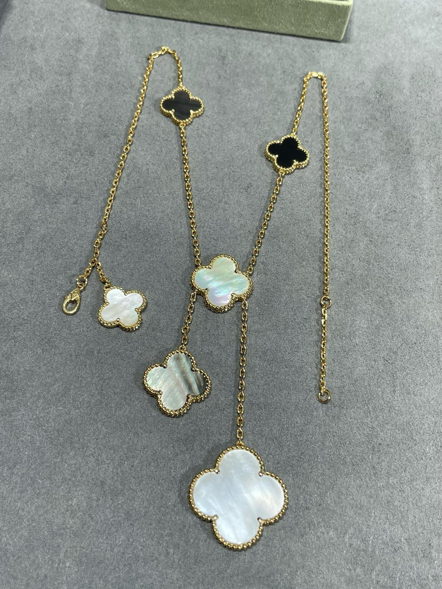 [⭐Luxery]CLOVER 6 MOTIF MOP ONYX GOLD NECKLACE