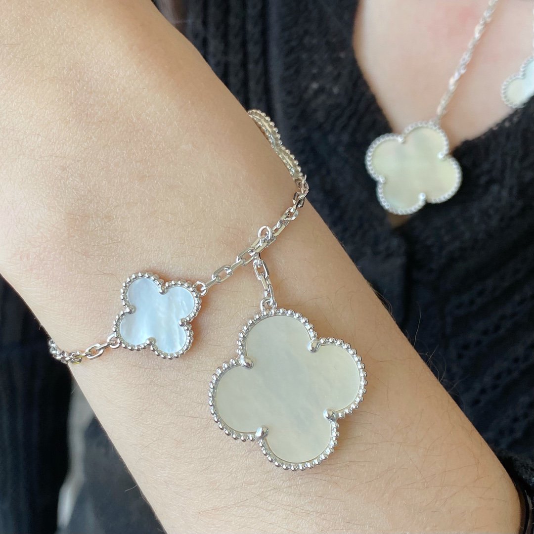 [⭐Luxery]CLOVER 5 MOTIF WHITE MOP SILVER BRACELET