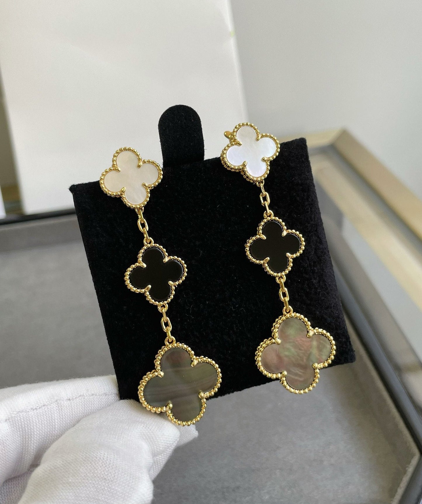 [⭐Luxery]CLOVER 3 MOTIF MOP ONYX DARK MOP PINK GOLD EARRINGS