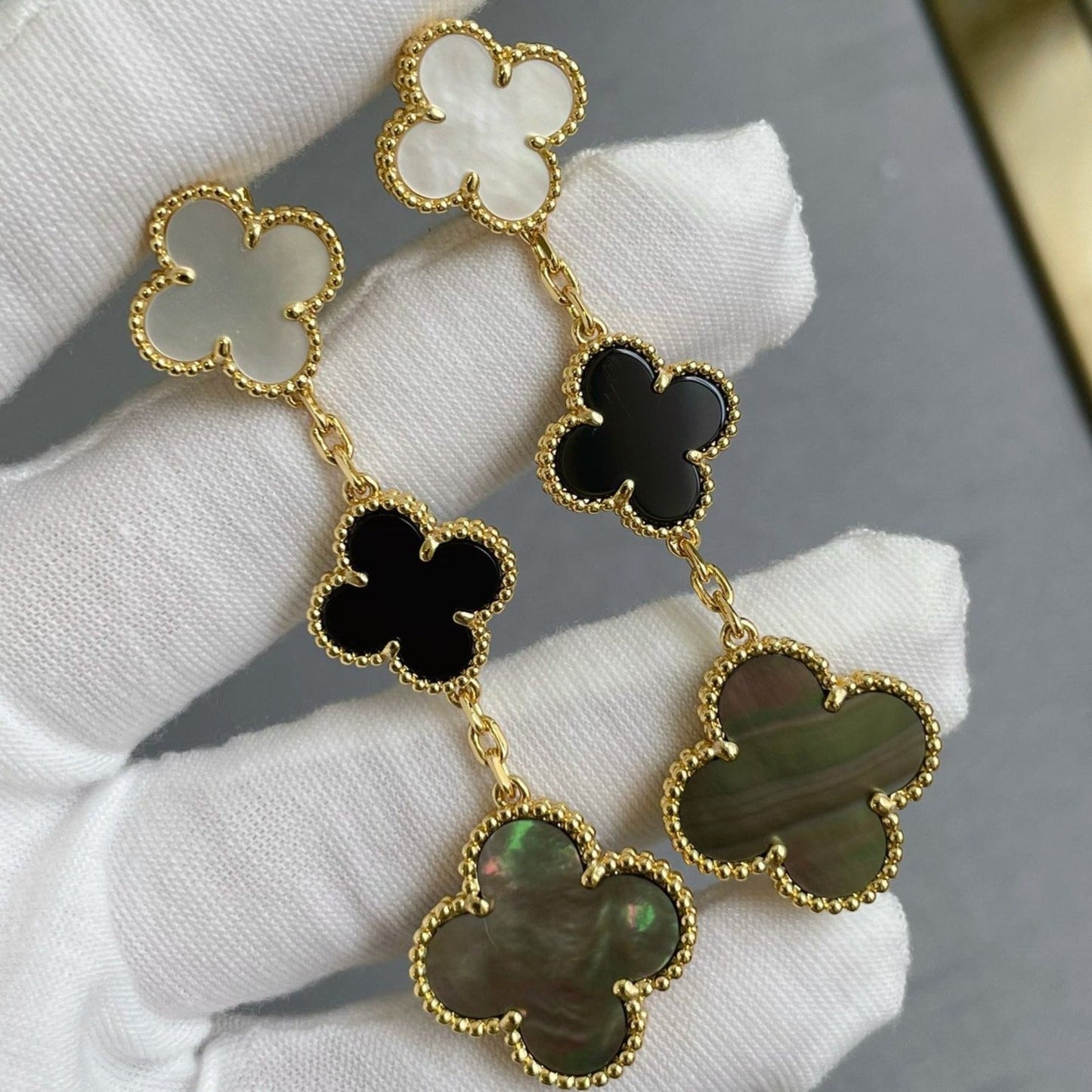 [⭐Luxery]CLOVER 3 MOTIF MOP ONYX DARK MOP PINK GOLD EARRINGS