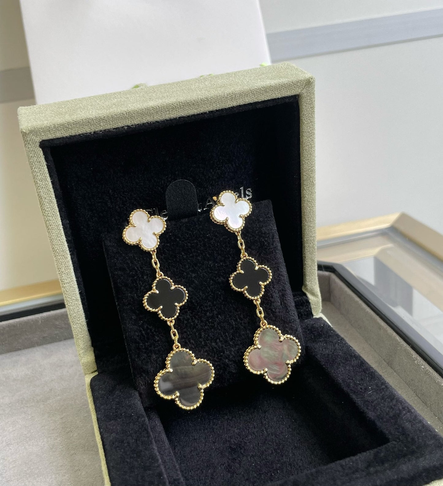 [⭐Luxery]CLOVER 3 MOTIF MOP ONYX DARK MOP PINK GOLD EARRINGS