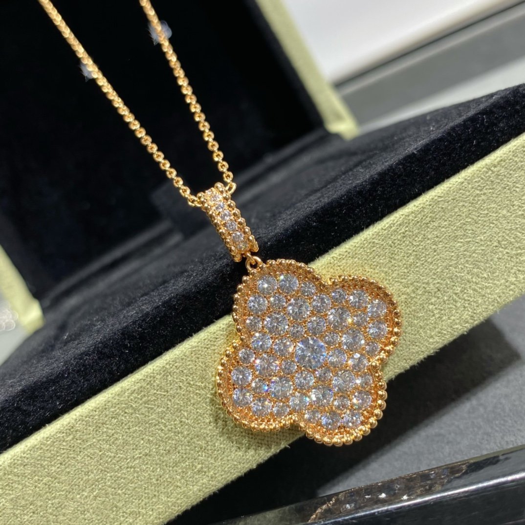 [⭐Luxery]CLOVER 25MM LARGE PEDANT DIAMOND PAVED LONG NECKLACE