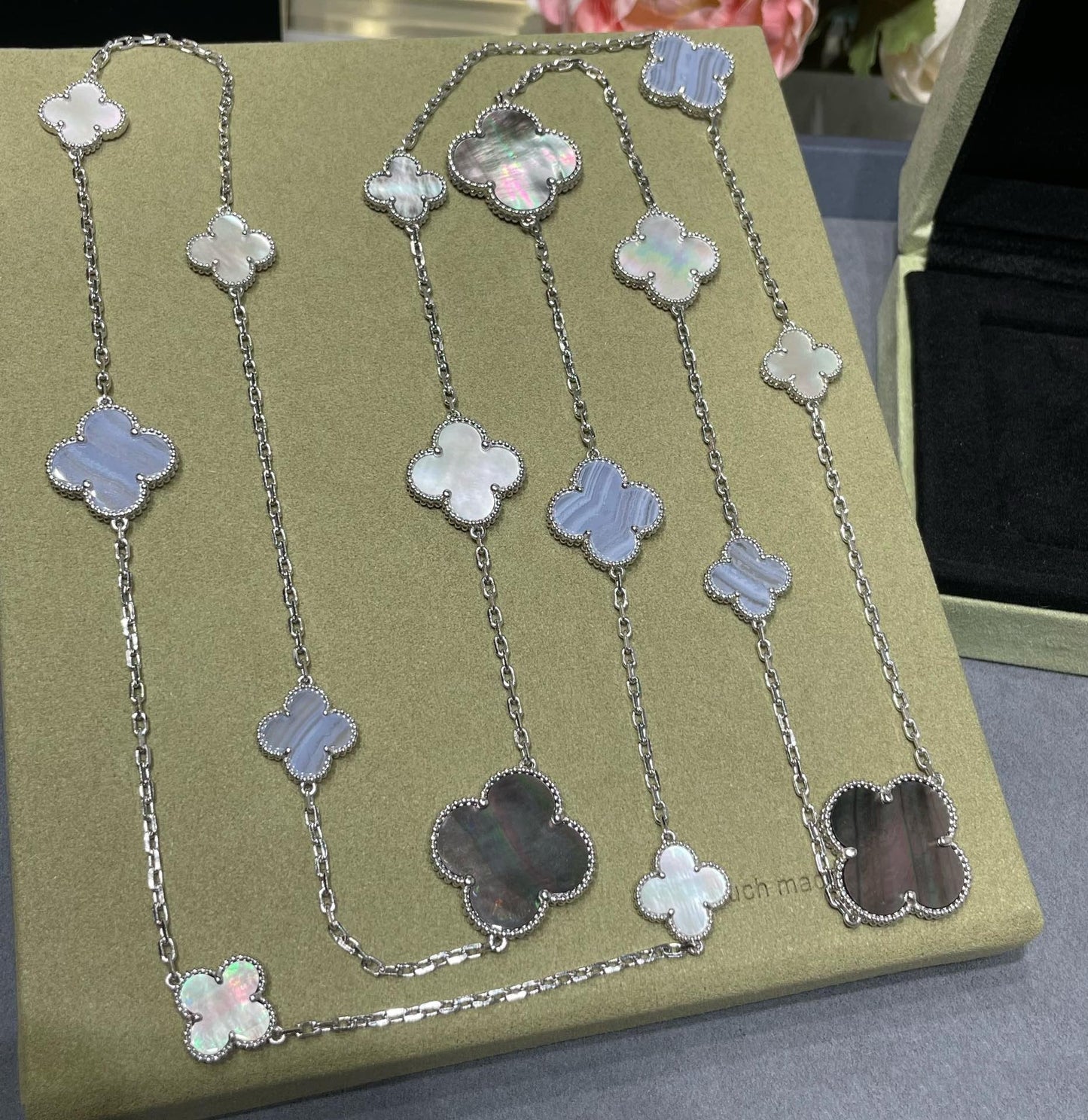 [⭐Luxery]CLOVER 16 MOTIF CHALCEDONY MOP SILVER NECKLACE