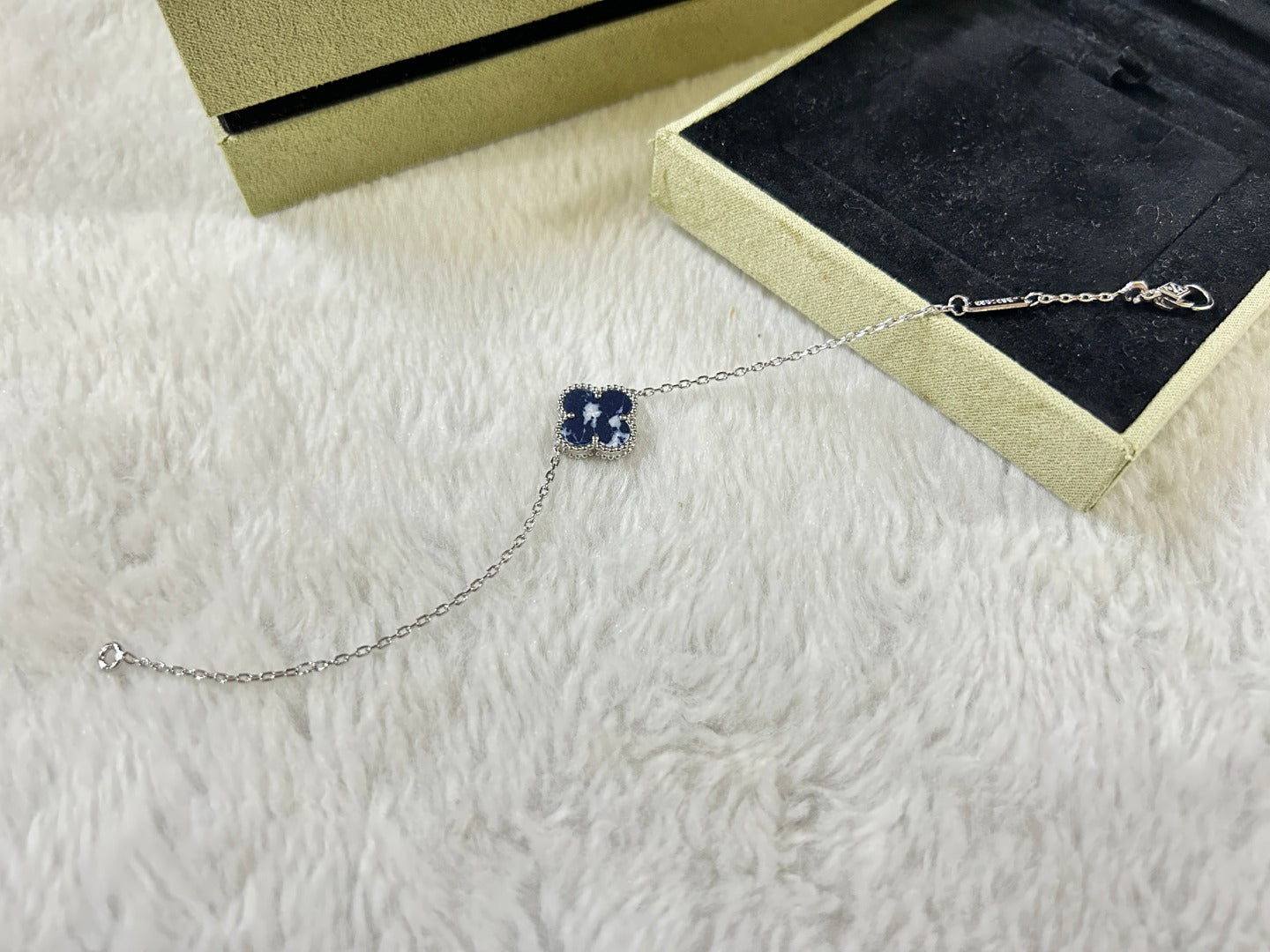[⭐Luxery]CLOVER 1 MOTIF PIETERSITE BRACELET