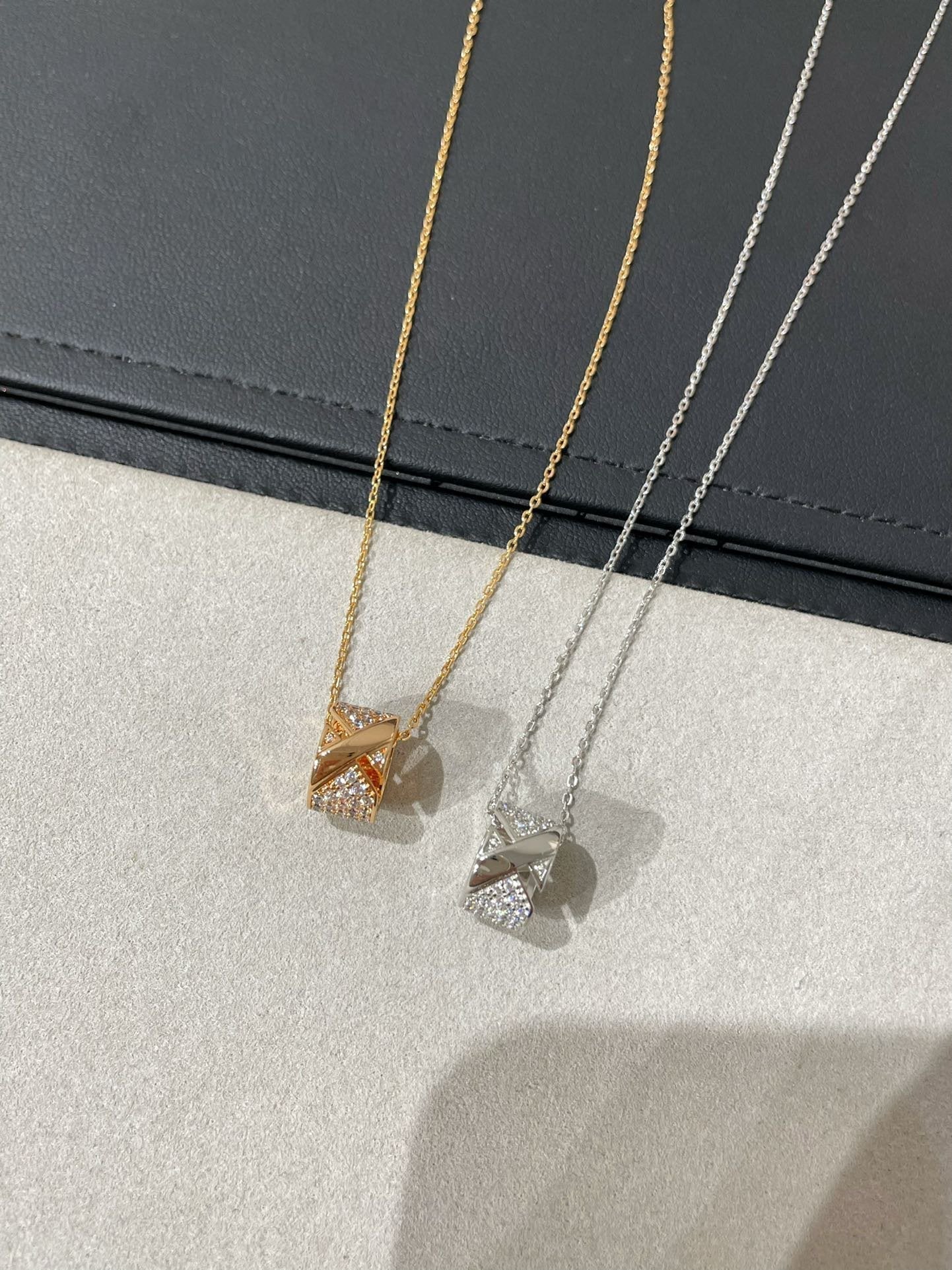 [⭐Luxery]LIENS EVIDENCE DIAMOND PAVED NECKLACE