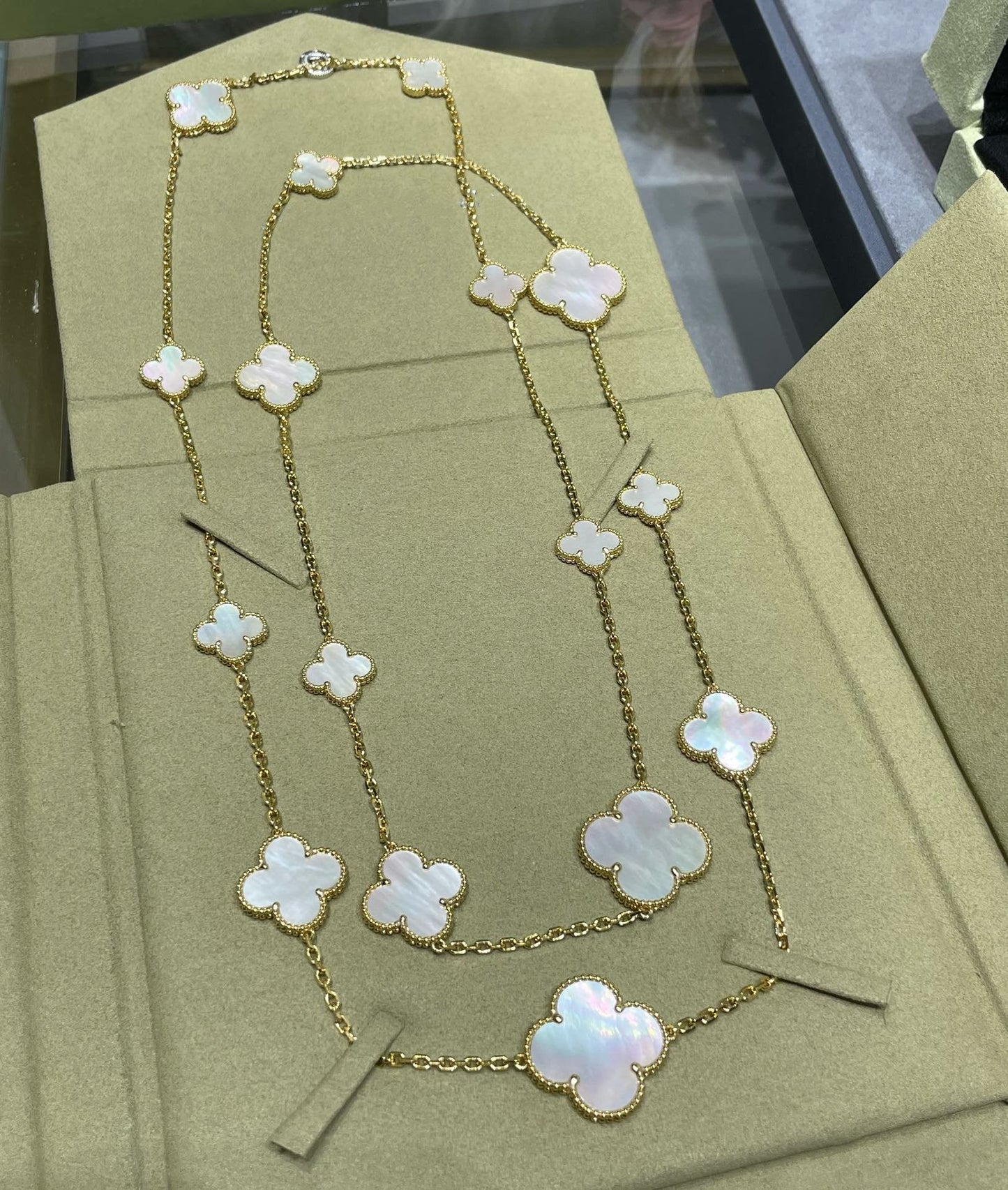 [⭐Luxery]CLOVER 16 MOTIF WHITE MOP GOLD NECKLACE