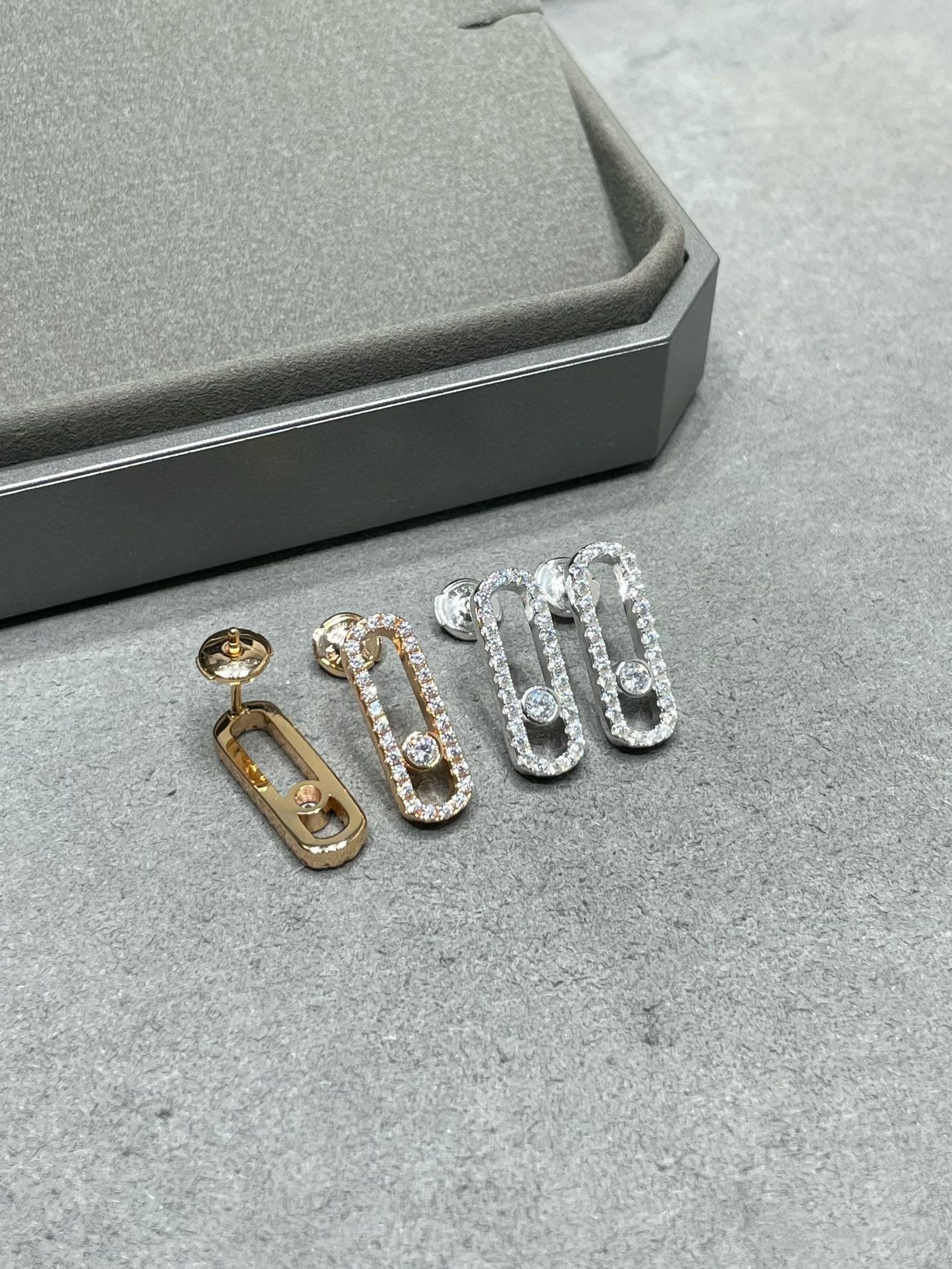 [⭐Luxery]MOVE UNO STUD DIAMOND PAVED EARRINGS