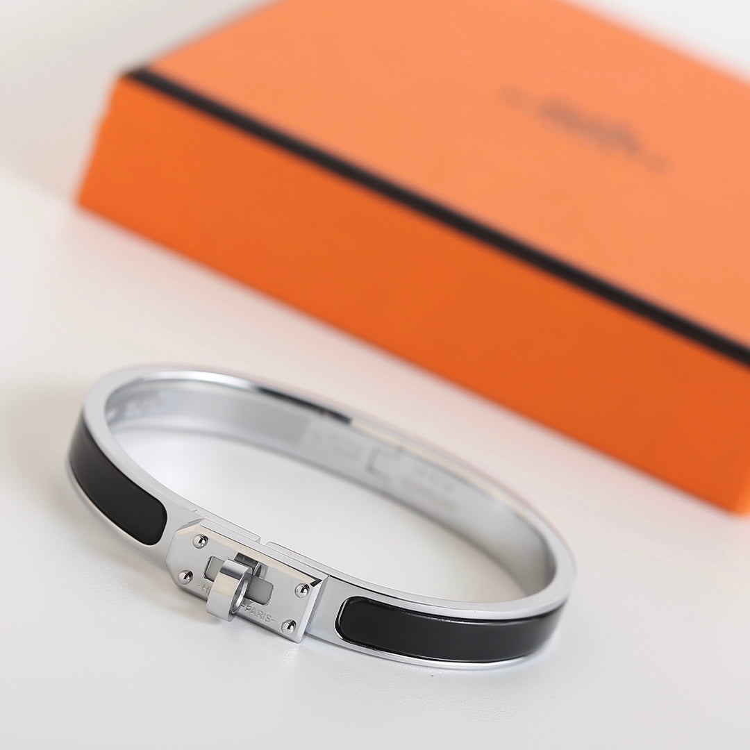 [⭐Luxery]HM KELLY BLACK BRACELET