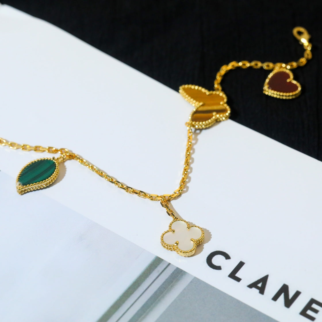 [⭐Luxery]LUCKY SPRING 5 MOTIF GOLD BRACELET