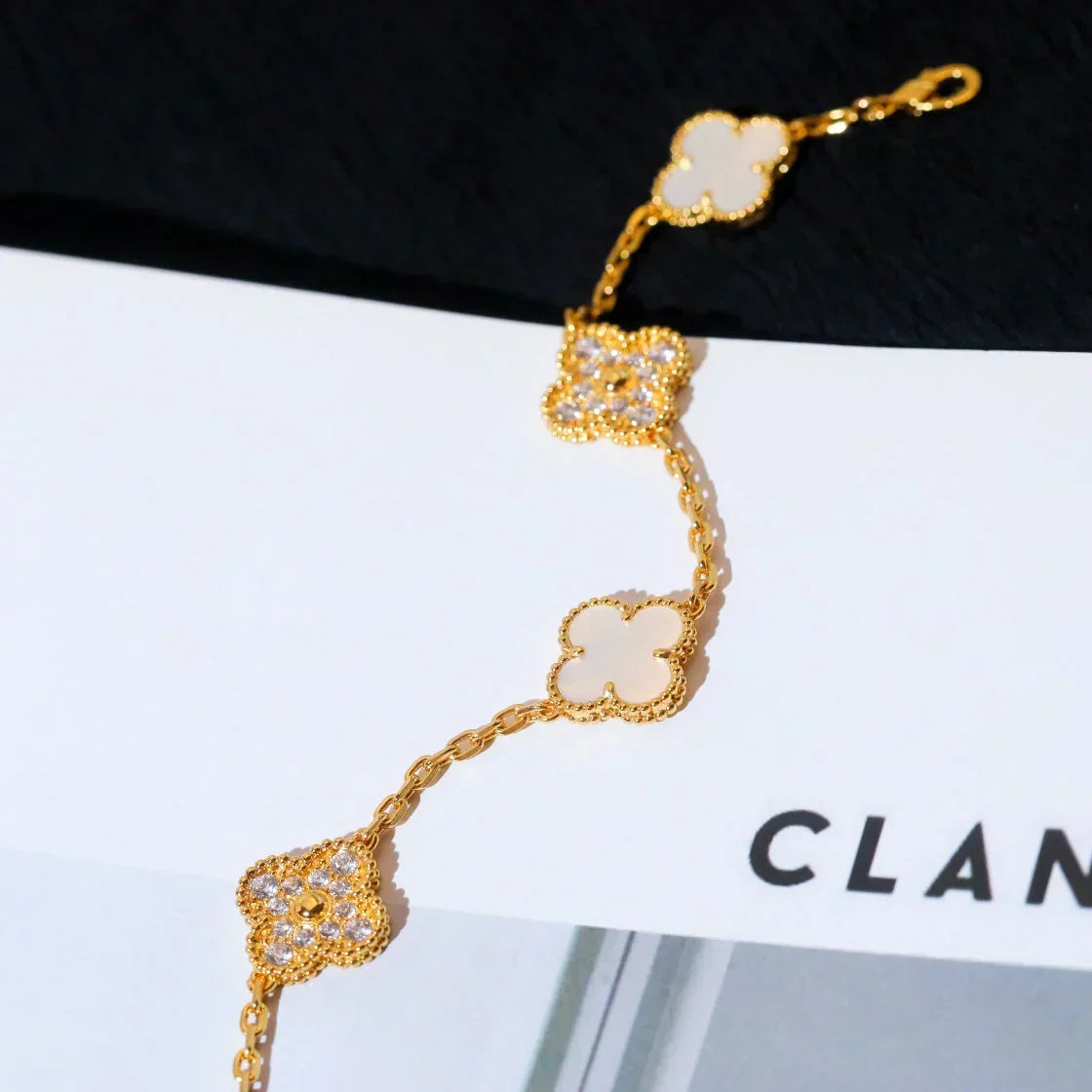 [⭐Luxery]CLOVER WHITE PEARL MOP 5 MOTIF BRACELET COLLECTION