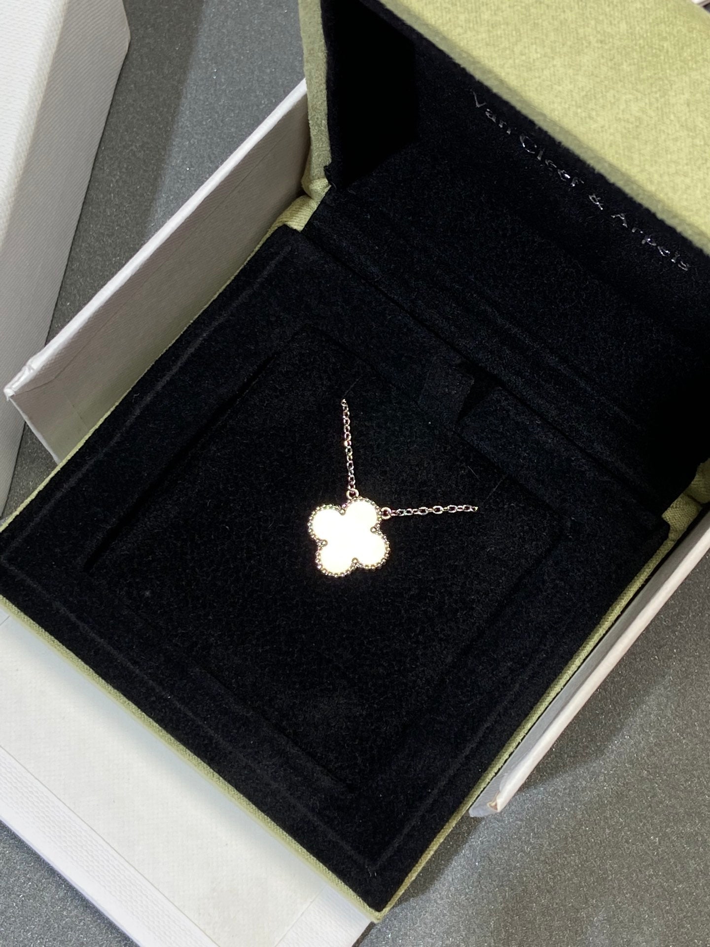 [⭐Luxery]CLOVER MEDIUM SILVER WHITE MOP NECKLACE