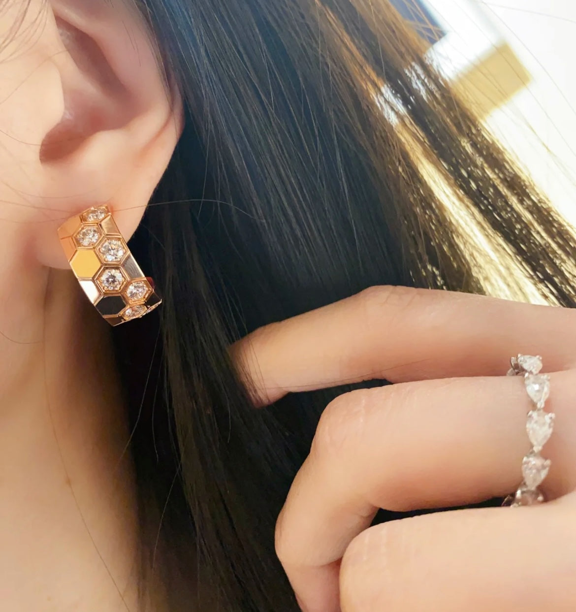 [⭐Luxery]BEE LOVE DIAMOND HOOP EARRINGS