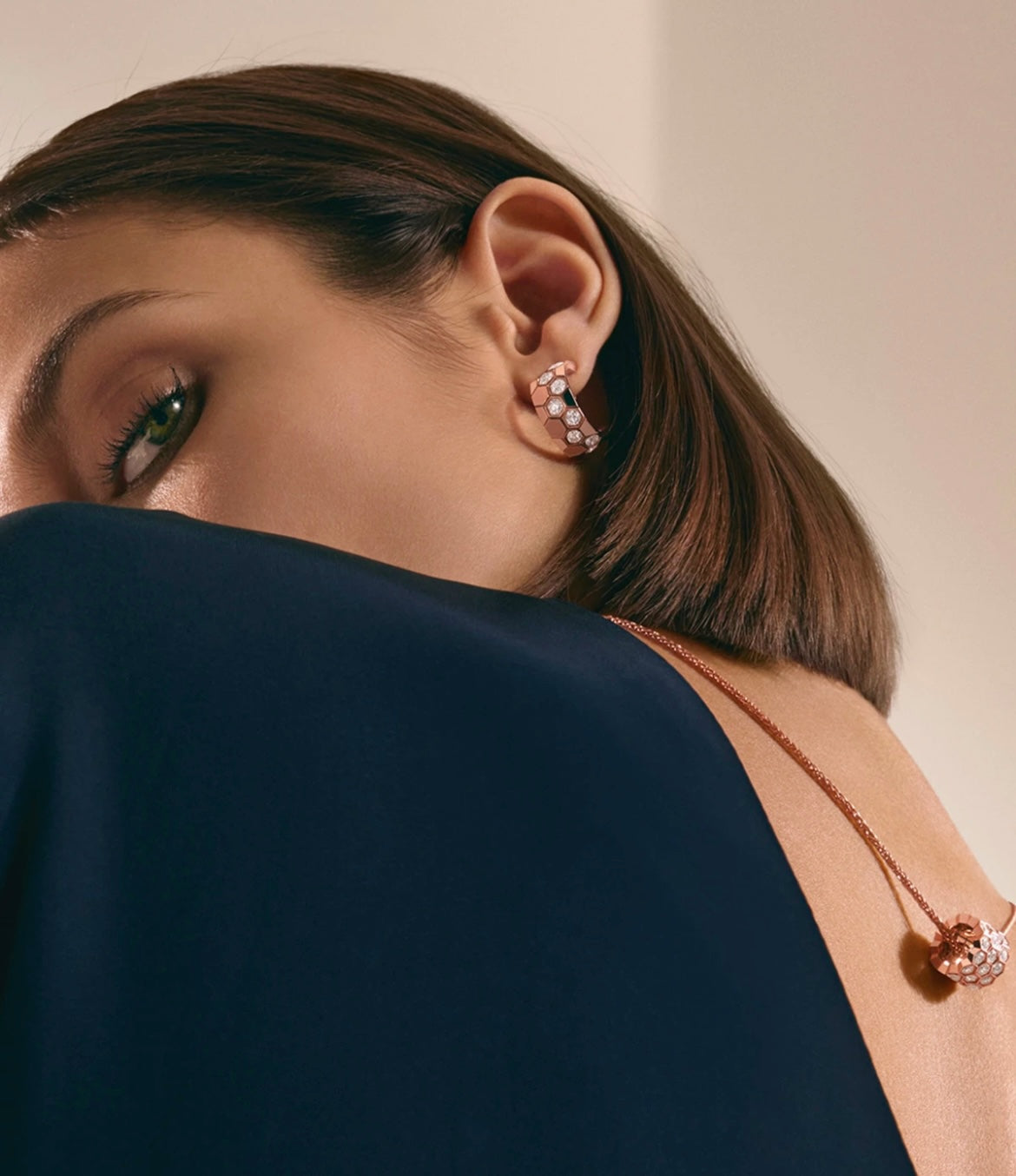 [⭐Luxery]BEE LOVE DIAMOND HOOP EARRINGS