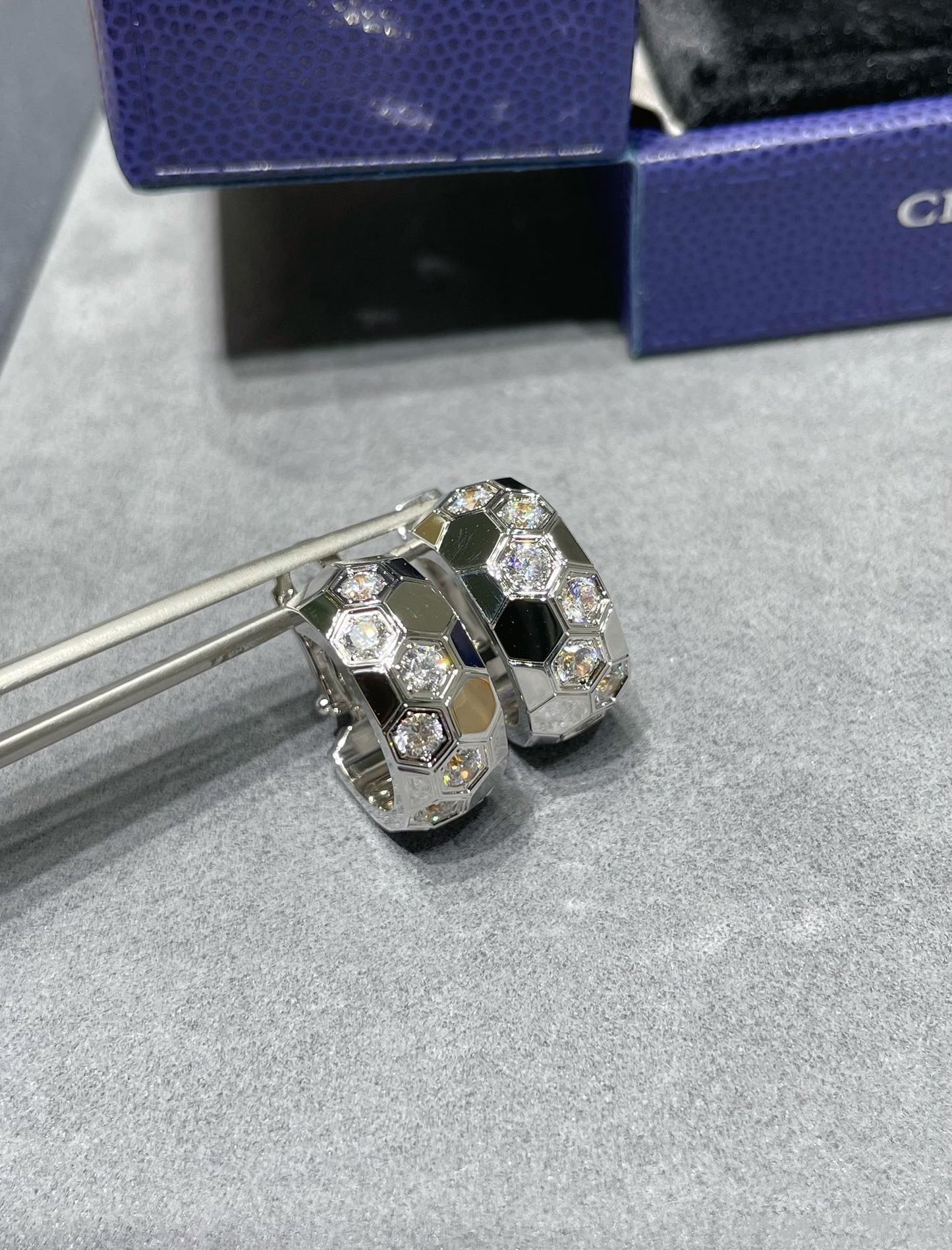 [⭐Luxery]BEE LOVE DIAMOND HOOP EARRINGS