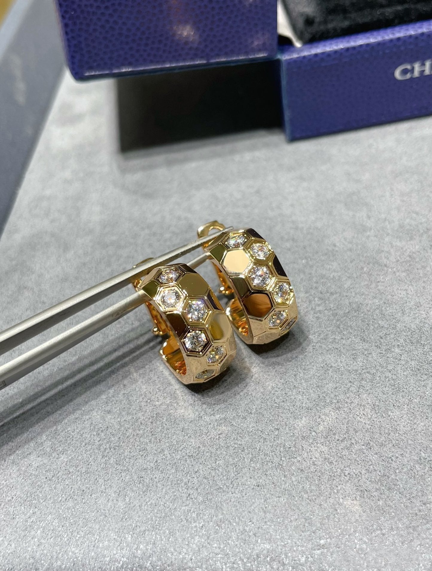 [⭐Luxery]BEE LOVE DIAMOND HOOP EARRINGS