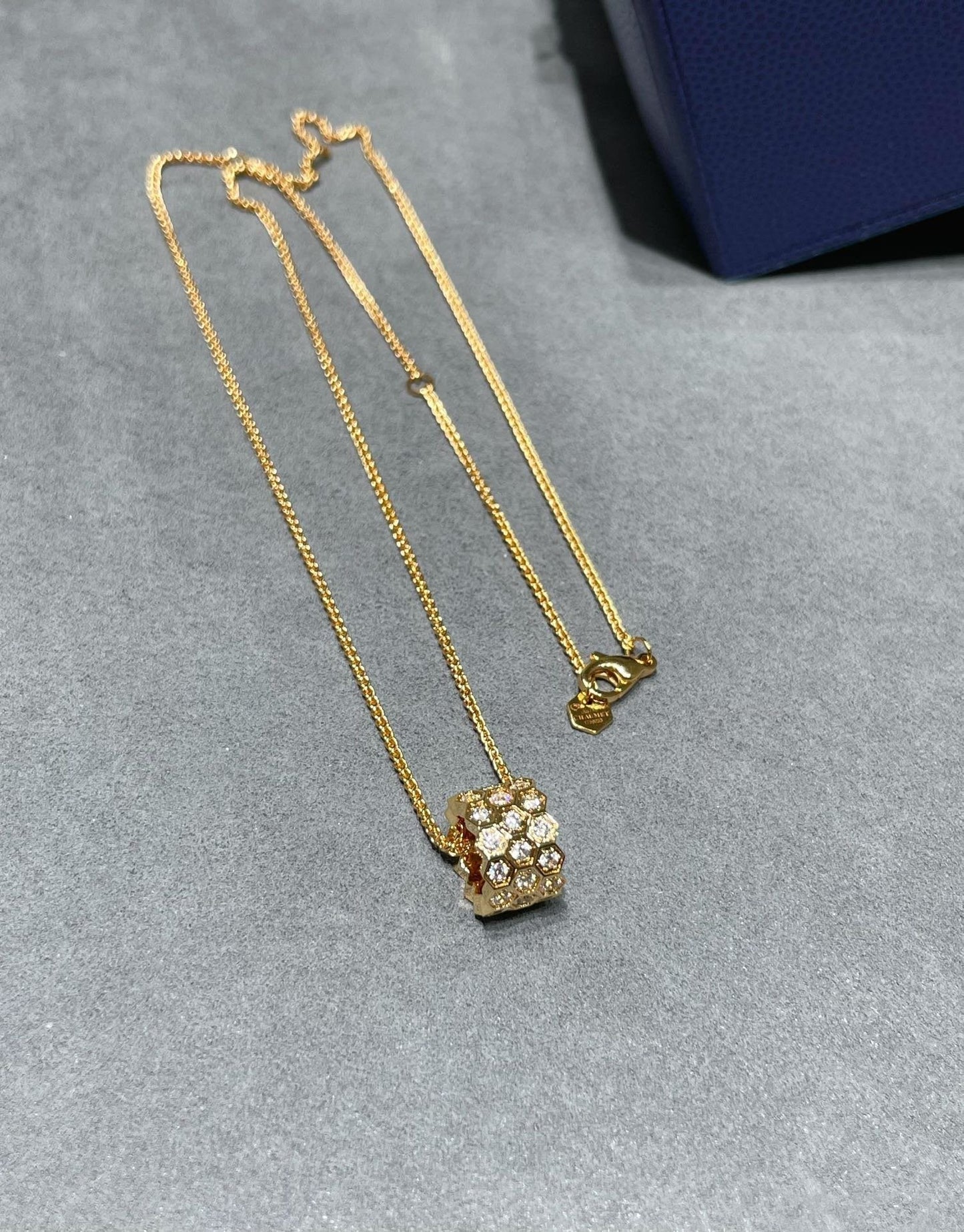 [⭐Luxery]BEE LOVE DIAMOND PAVED 3 ROW NECKLACE