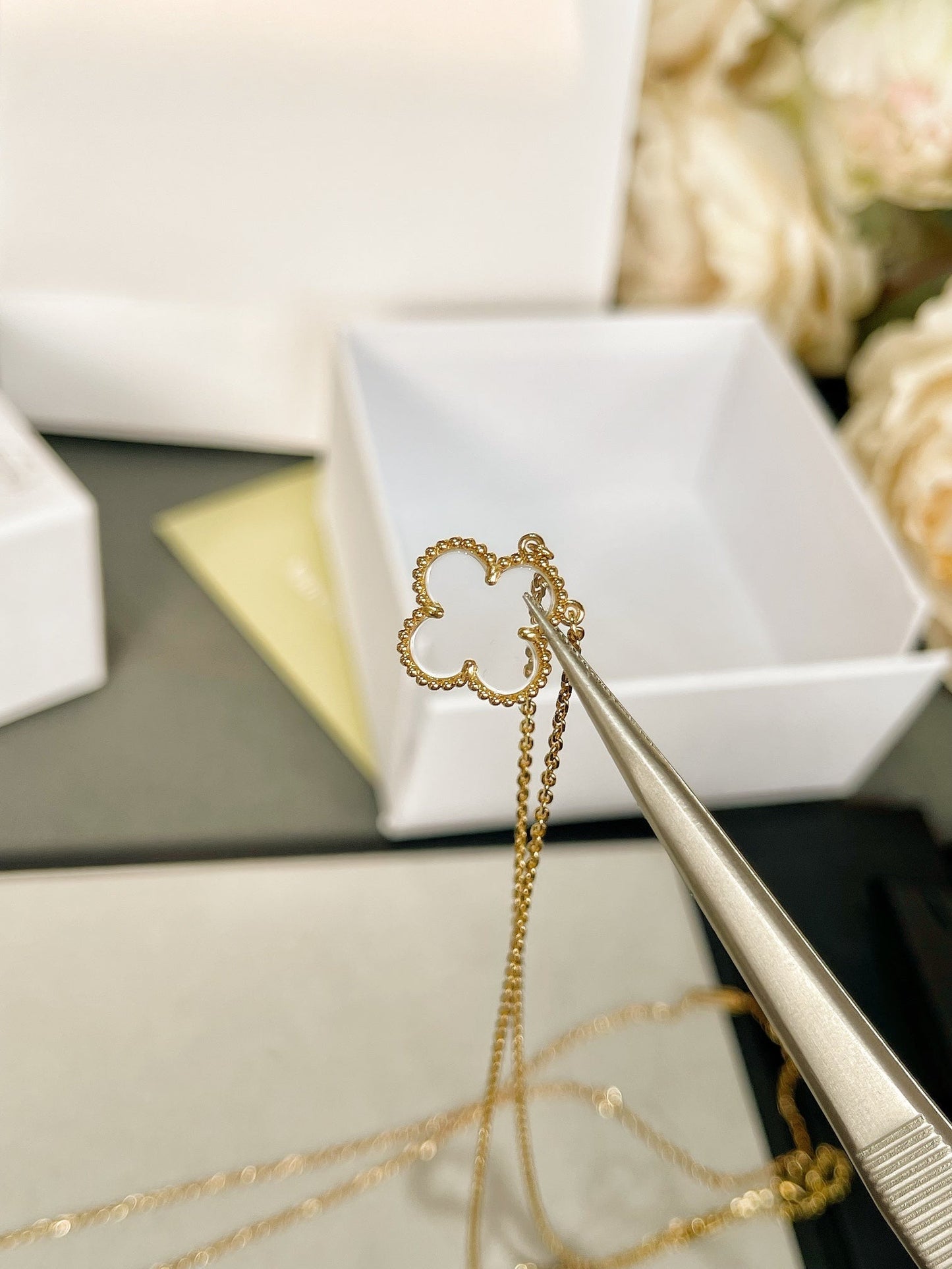 [⭐Luxery]CLOVER ROCK CRYSTAL ROSE GOLD NECKLACE