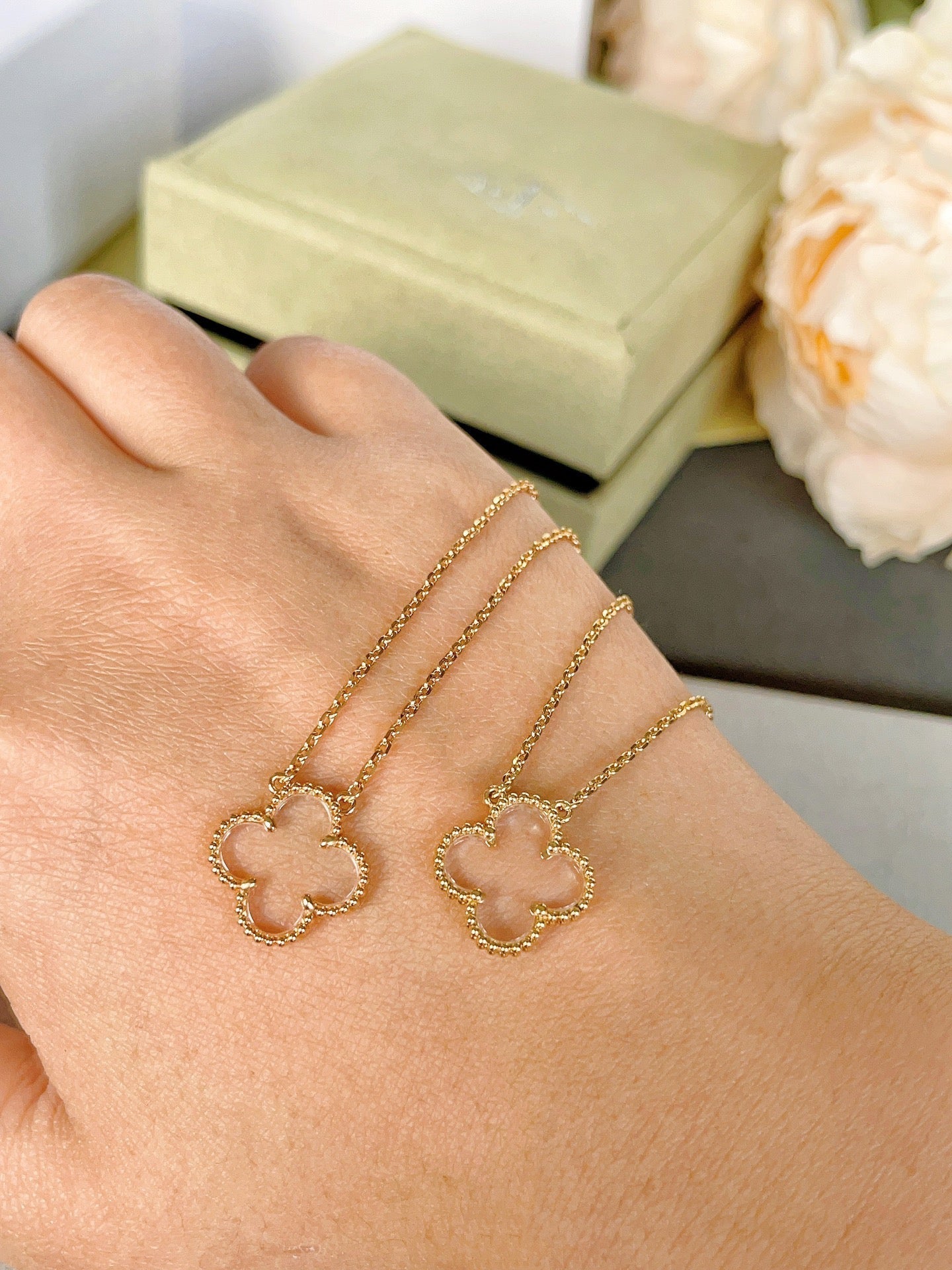 [⭐Luxery]CLOVER ROCK CRYSTAL ROSE GOLD NECKLACE