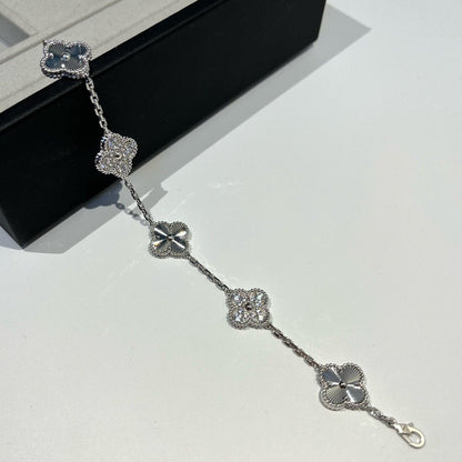 [⭐Luxery] CLOVER 5 MOTIF LASER BRACELET COLLECTION