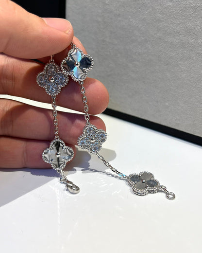[⭐Luxery] CLOVER 5 MOTIF LASER BRACELET COLLECTION