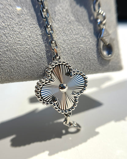 [⭐Luxery] CLOVER 5 MOTIF LASER BRACELET COLLECTION