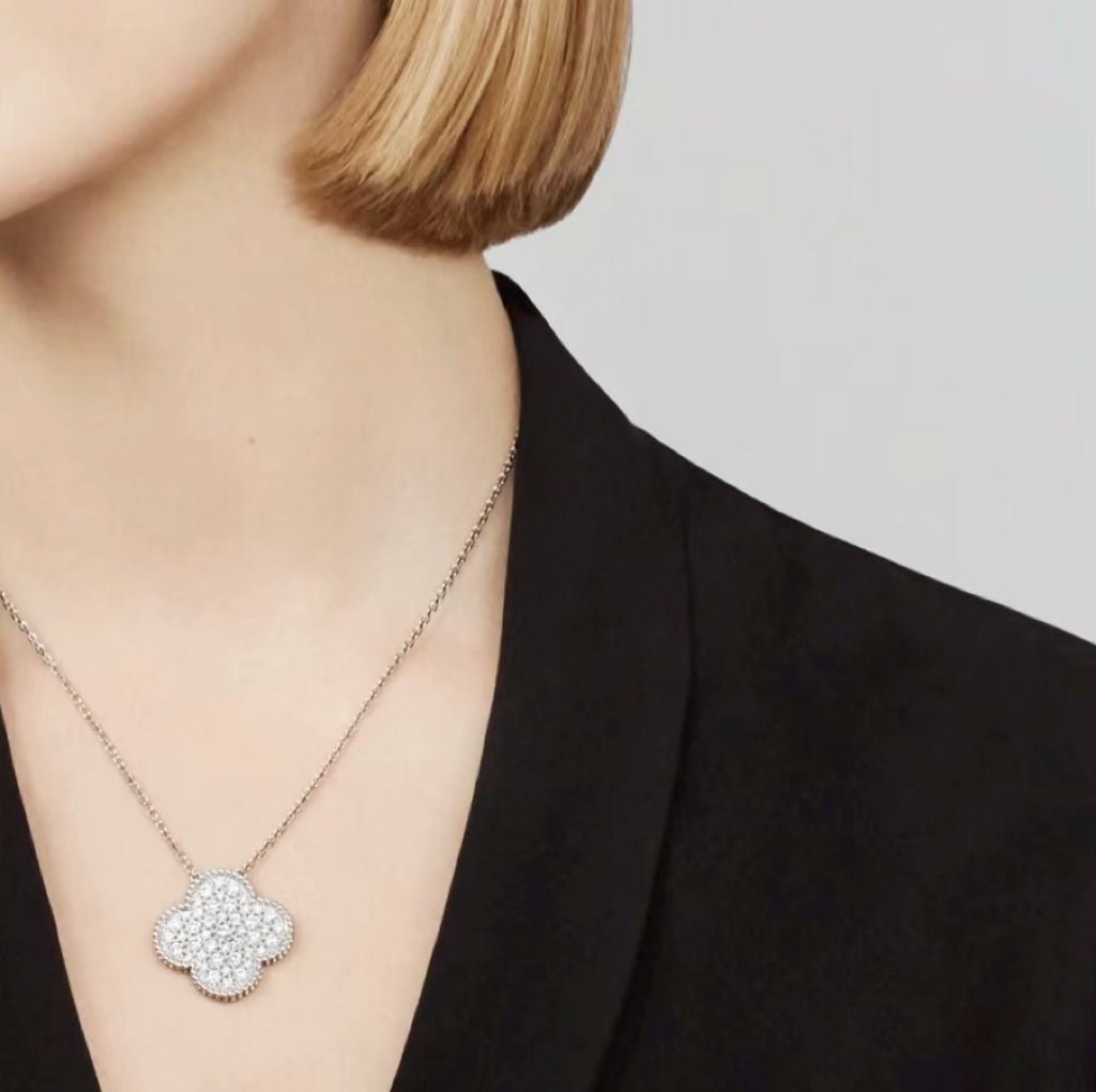 [⭐Luxery]CLOVER 25MM LARGE PENDANT DIAMOND PAVED SILVER NECKLACE