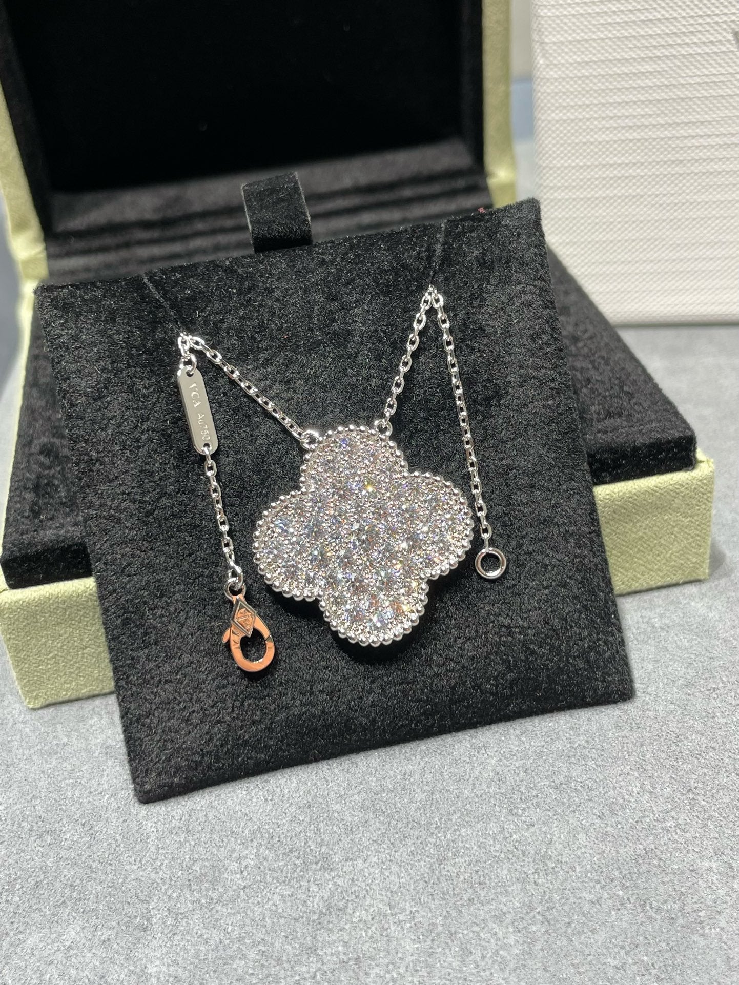 [⭐Luxery]CLOVER 25MM LARGE PENDANT DIAMOND PAVED SILVER NECKLACE