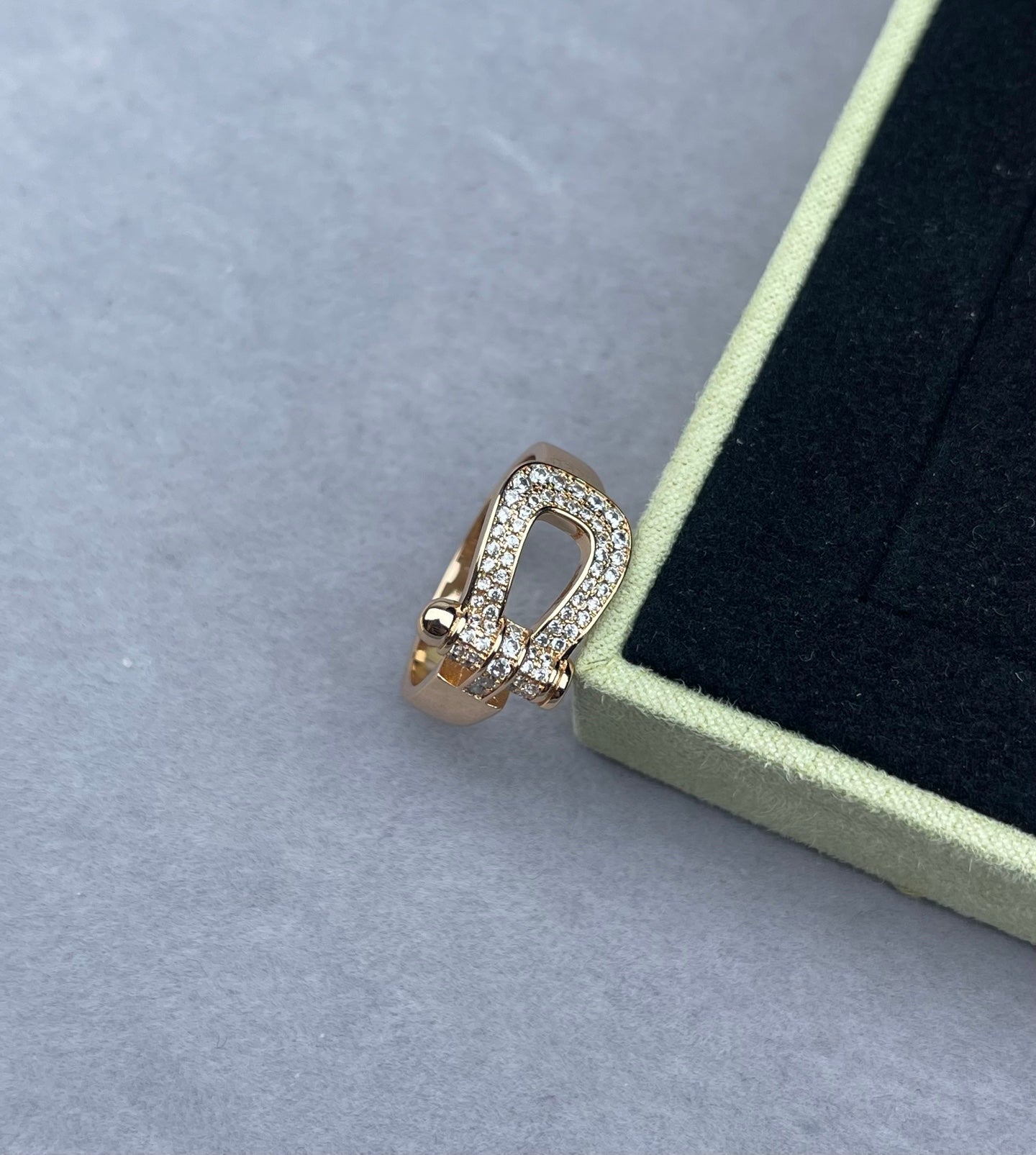 [⭐Luxery]Wide Hoof-Shaped Diamond-Studded Ring