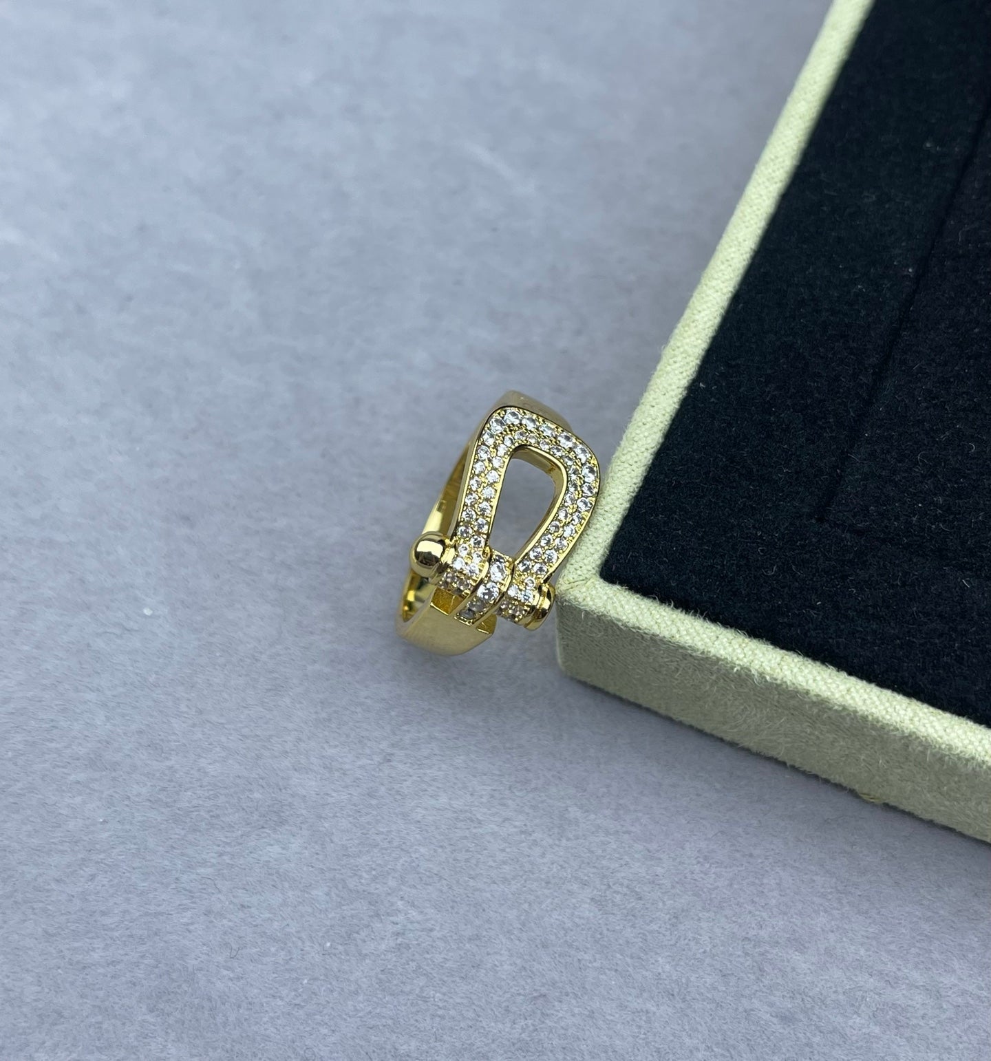 [⭐Luxery]Wide Hoof-Shaped Diamond-Studded Ring