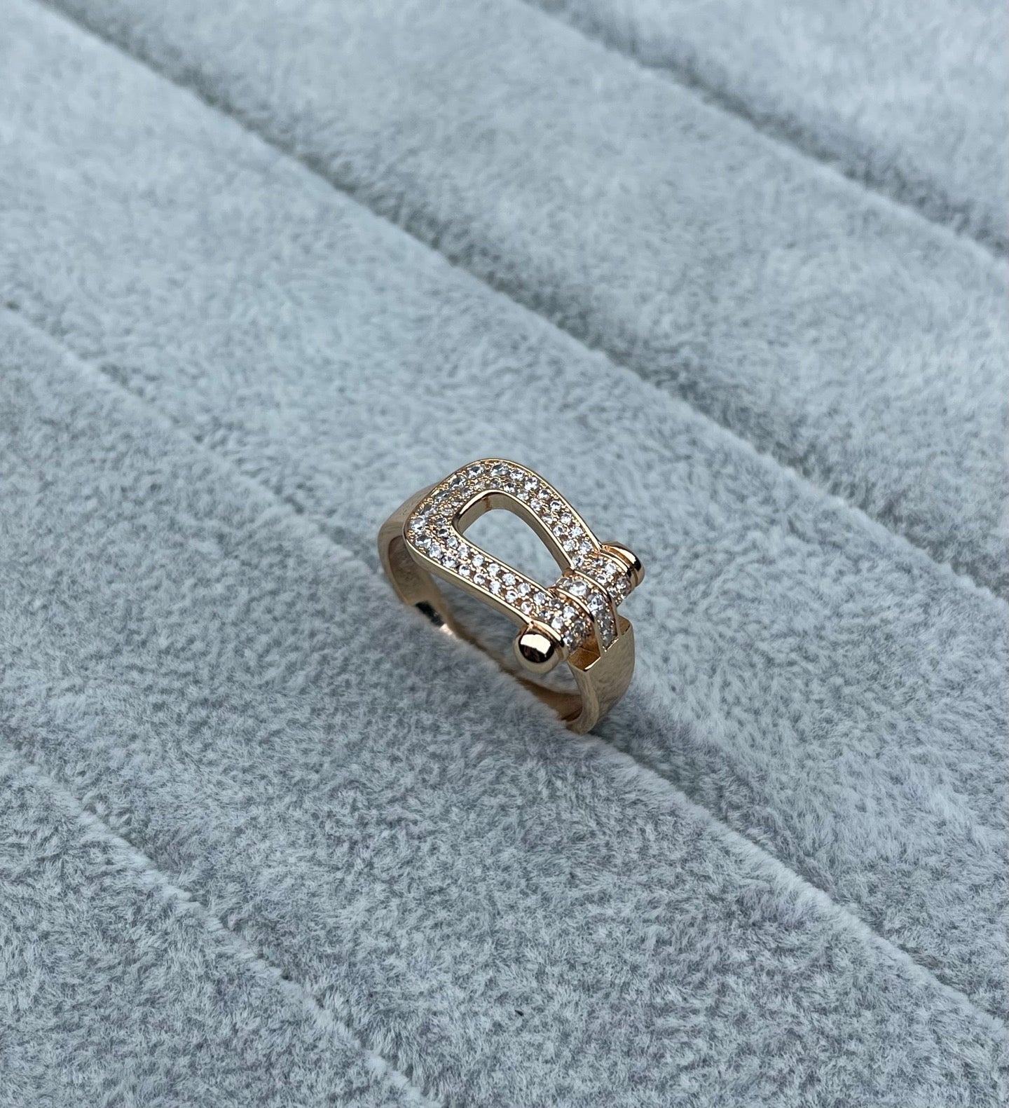 [⭐Luxery]Wide Hoof-Shaped Diamond-Studded Ring