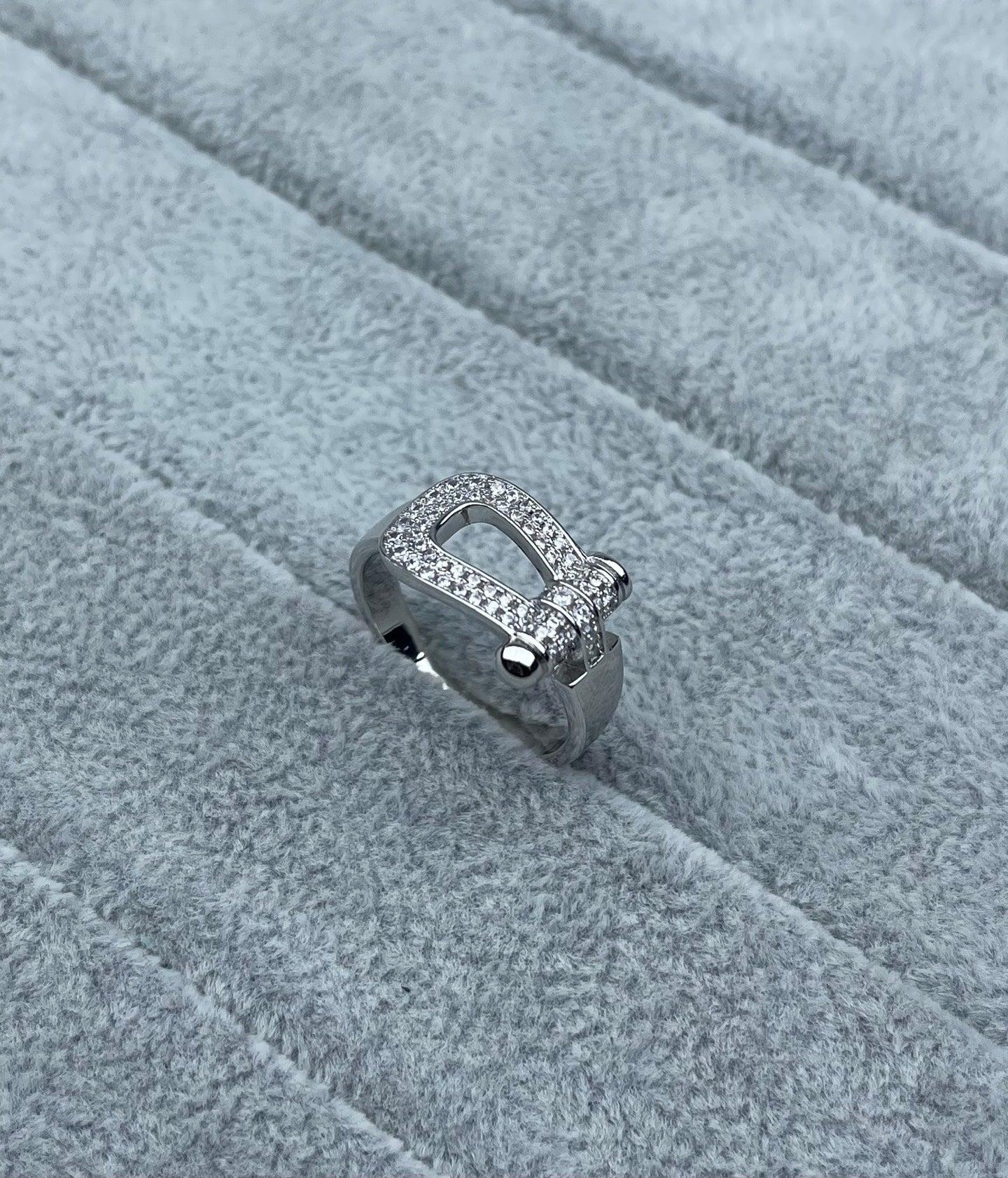 [⭐Luxery]Wide Hoof-Shaped Diamond-Studded Ring