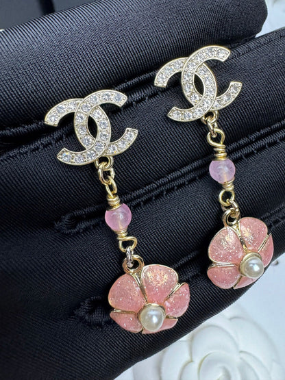 [⭐Luxery]26C Pink Camellia Enamel Pendant with Double C Earrings