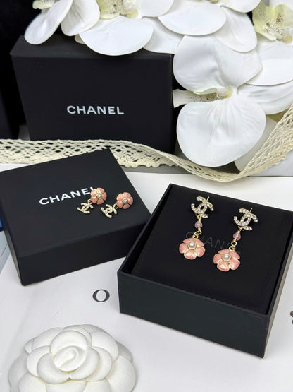 [⭐Luxery]26C Pink Camellia Enamel Pendant with Double C Earrings