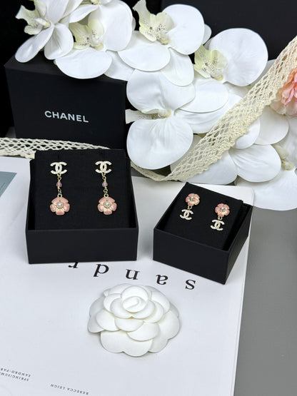 [⭐Luxery]26C Pink Camellia Enamel Pendant with Double C Earrings