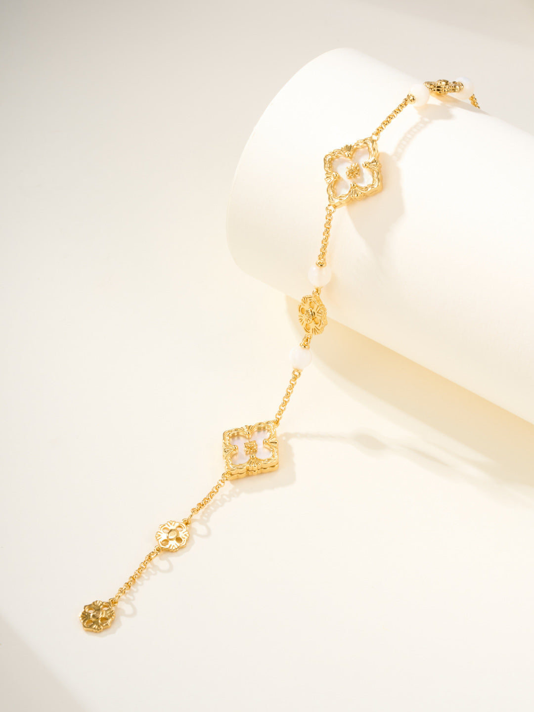 [⭐Luxery]B.C.L ENAMELED Three-Flower Bracelet（Trumpet)