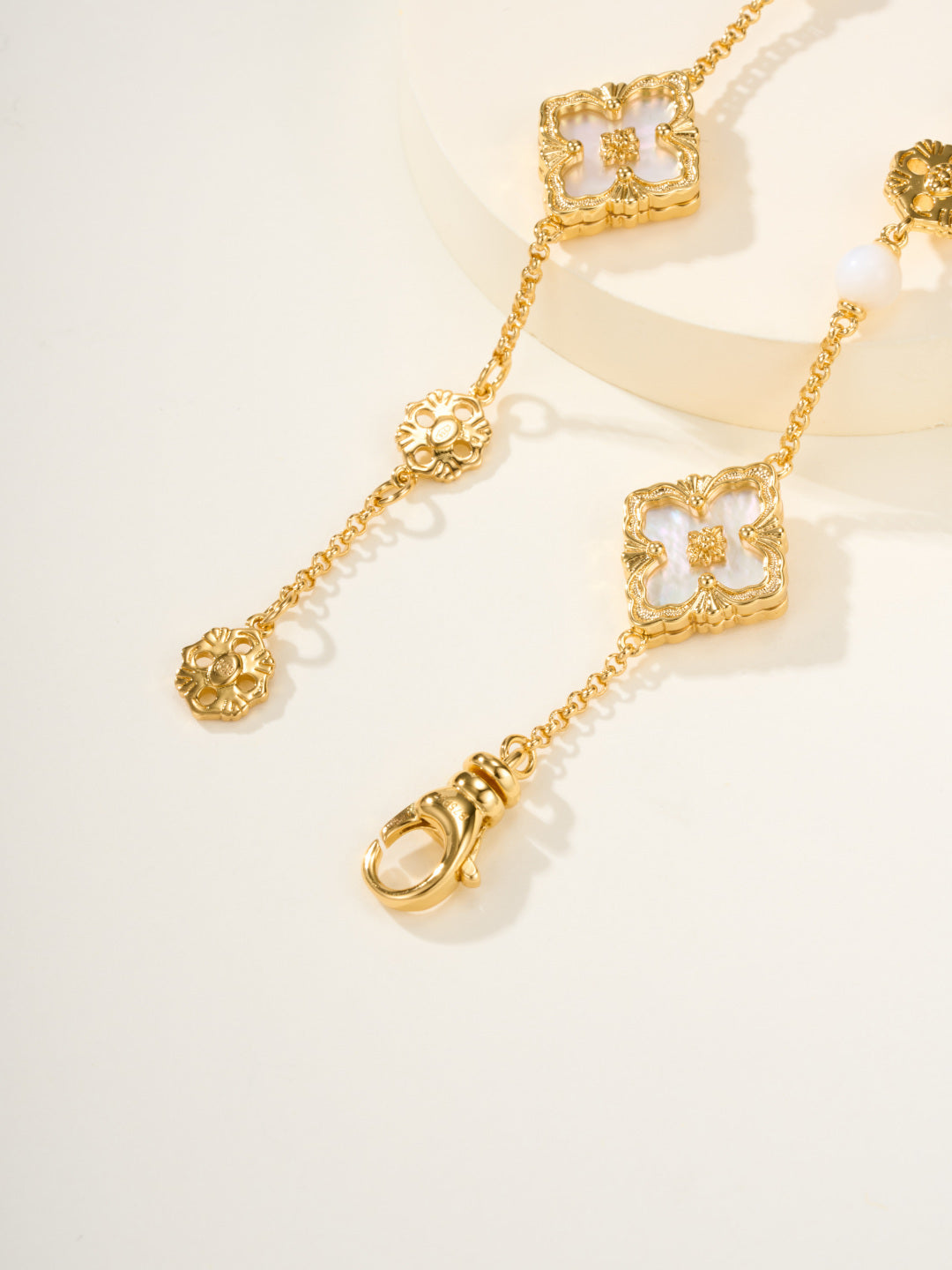 [⭐Luxery]B.C.L ENAMELED Three-Flower Bracelet（Trumpet)
