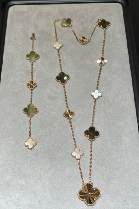 [⭐Luxery]DETACHABLE CLOVER 15(11+4) FLOWER SILVER NECKLACE SET
