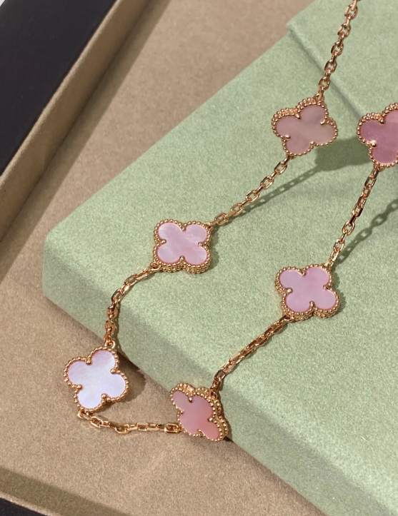 [⭐Luxery Jewellery] Pink Necklace with Ten Clover Designs