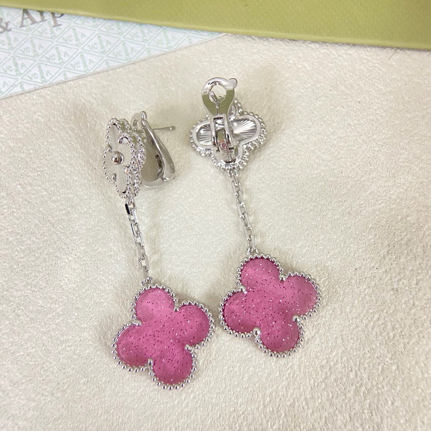 [⭐Luxery]2026 NEW CLOVER 2 MOTIF  BUBBLE PINK ENAMEL