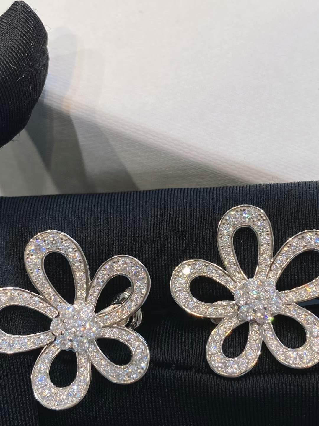 [⭐Luxery]FLOWERLACE EARRINGS FULL DIAMONDS