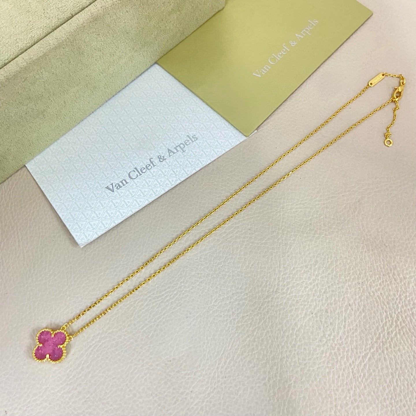 [⭐Luxery ]15MM BUBBLE PINK ENAMEL SINGLE-FLOWER FOUR-LEAF CLOVER NECKLACE