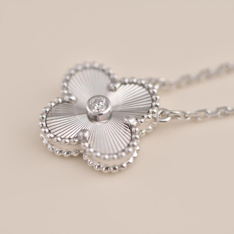 [⭐Luxery]CLOVER  15MM DIAMOND LASER NECKLACE SILVER