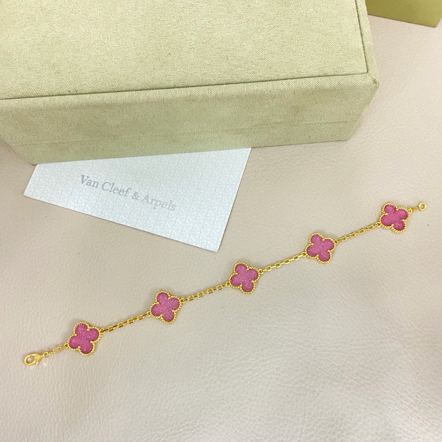 [⭐Luxery]NEW BUBBLE PINK ENAMEL 5-FLOWER BRACELET