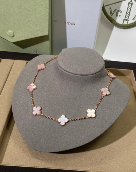 [⭐Luxery Jewellery] Pink Necklace with Ten Clover Designs
