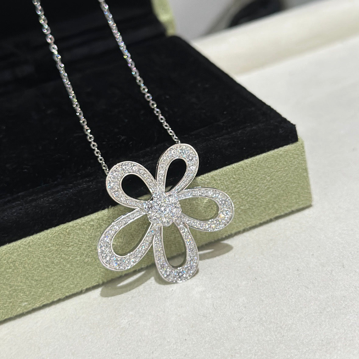 [⭐Luxery]FLOWERLACE NECKLACE FULL DIAMONDS