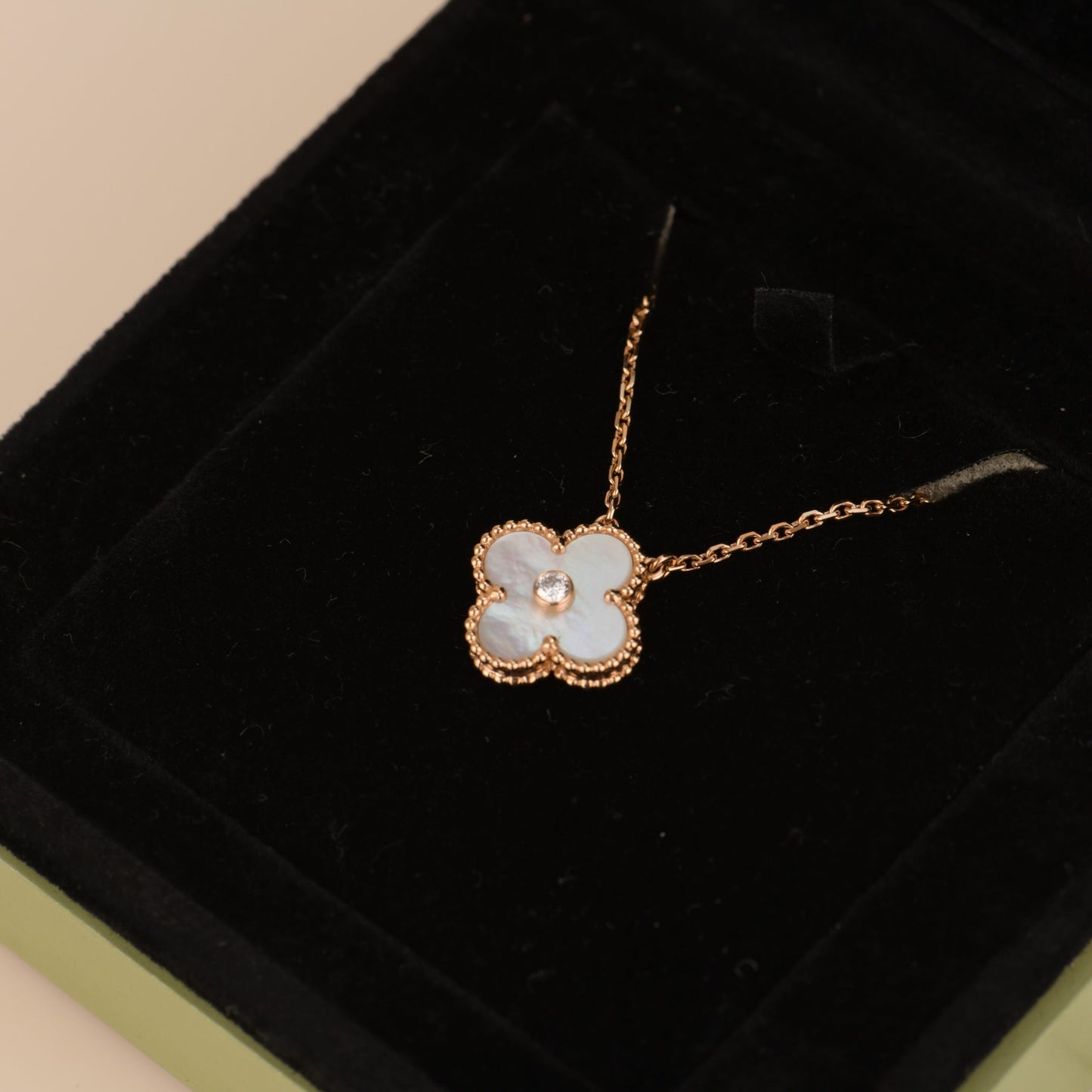 [⭐Luxery]CLOVER 15MM DIAMOND WHITE FRITILLARIA NECKLACE