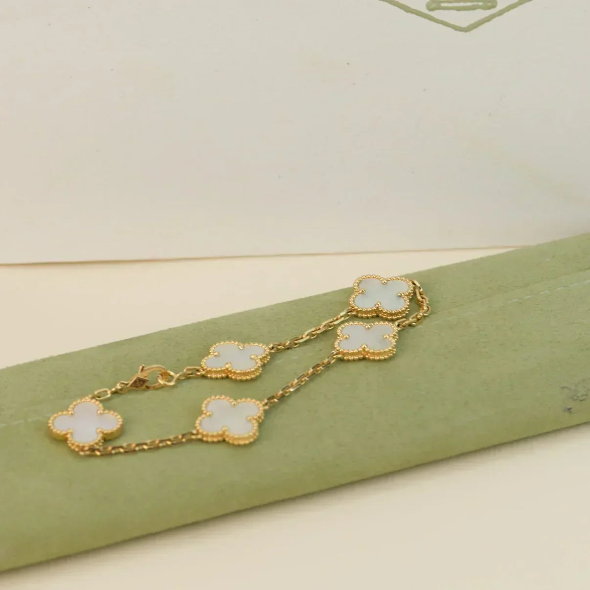 [⭐Luxery]CLOVER WHITE PEARL MOP 5 MOTIF BRACELET COLLECTION