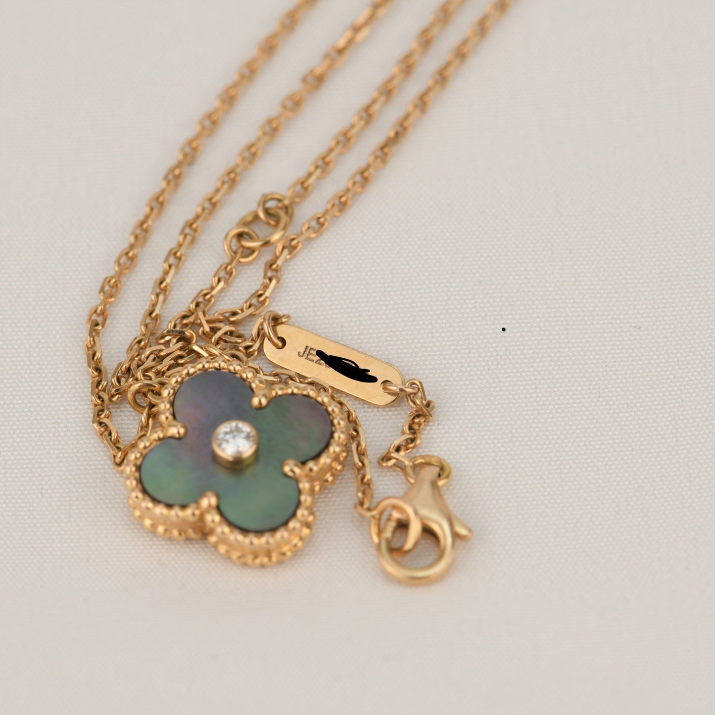 [⭐Luxery]CLOVER 15MM DIAMOND AND MOTHER-OF-GREY NECKLACE